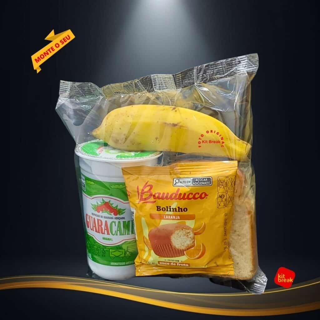 kit lanche para treinamento corporativo com sanduíche, refresco de guraná, mini bolo e fruta embalados individualmente.