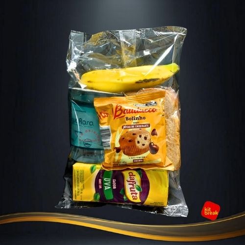 Kit Lanche para Excursão de Ônibus | Fácil Distribuição. 6 Kit lanche para excursão no Rio de Janeiro com água, bolinho, banana e suco de uva.