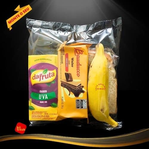 Kit lanche individual lacrado com suco de uva, sanduiche, wafer de chocolate e banana para eventos no RJ.