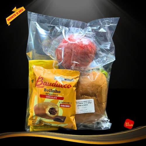 Opção de kit lanche com sanduíche no pão de hambúrguer recheado com queijo, chester, alface e tomate para eventos no RJ