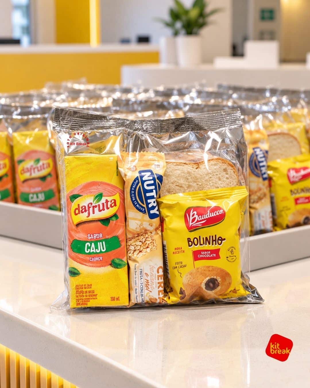 Desjejum pós-exames para laboratórios, clínicas e hospitais no RJ. 2 Kit Lanches de desjejum lacrados individualmente e organizados para distribuição na recepção de clínica no Rio de Janeiro