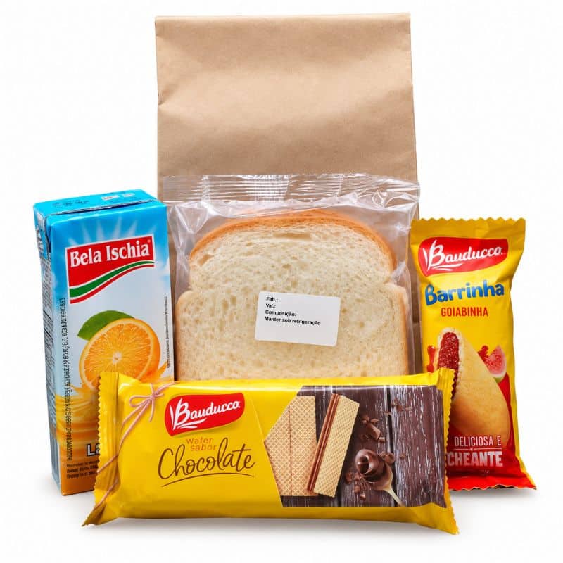 Kit Lanche individual em saco kraft com sanduíche embalado, suco, wafer e bolinho de goiaba, um kit por participante em treinamentos