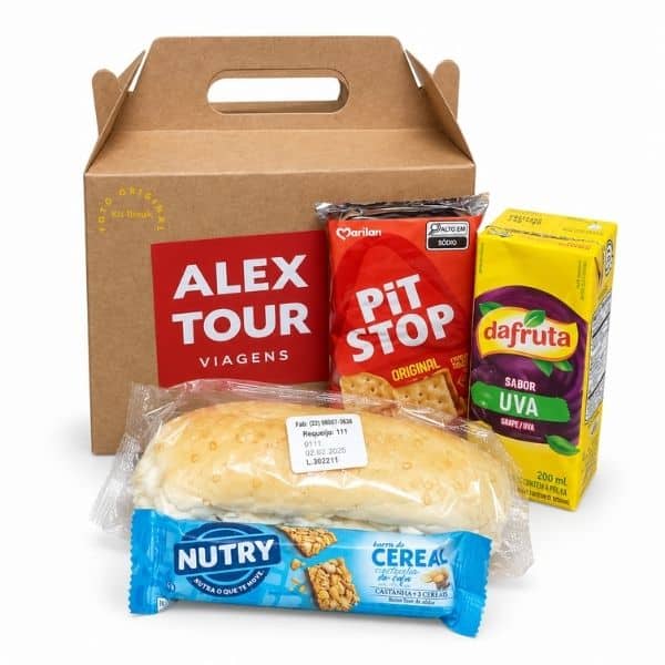 Kit Lanche temático e personalizado 3 Kit Lanche temático em caixa de papelão com alça e adesivo personalizado do cliente