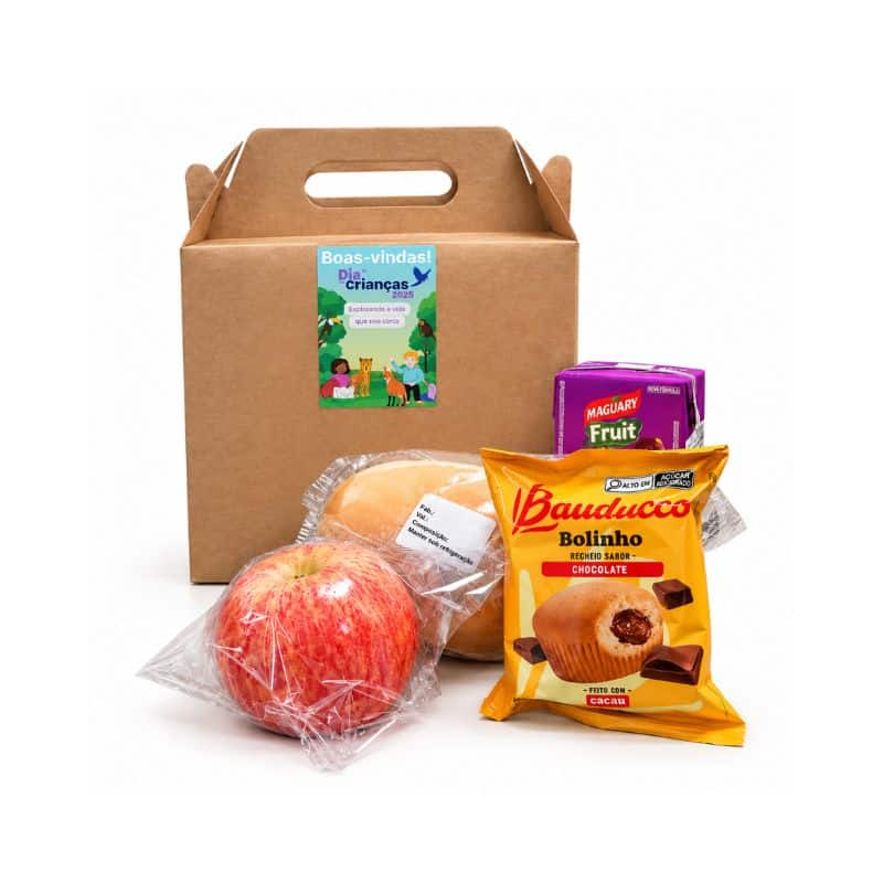 Kit Lanche temático para o Dia das Crianças em caixa de papelão com alça e adesivo temático, com sanduíche, maçã, suco e bolinho